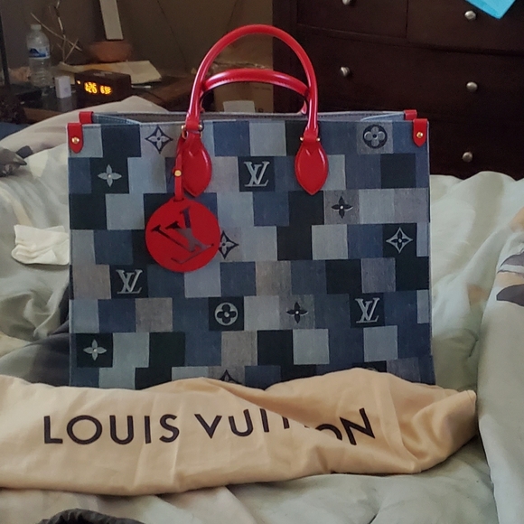 ❗️SOLD❗️2×🎉HP🎉Louis Vuitton Denim Damier Monogram Blue Rouge Onthego GM - Picture 3 of 16
